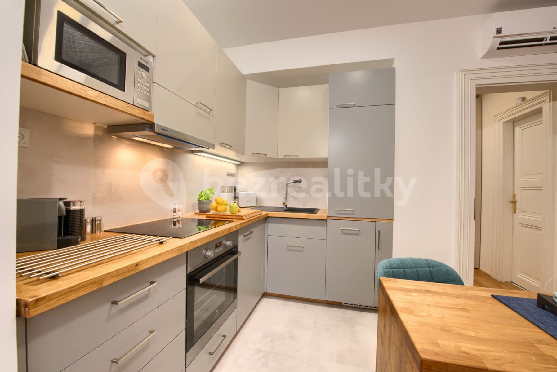 Pronájem bytu  43 m², Masná, Praha, Praha