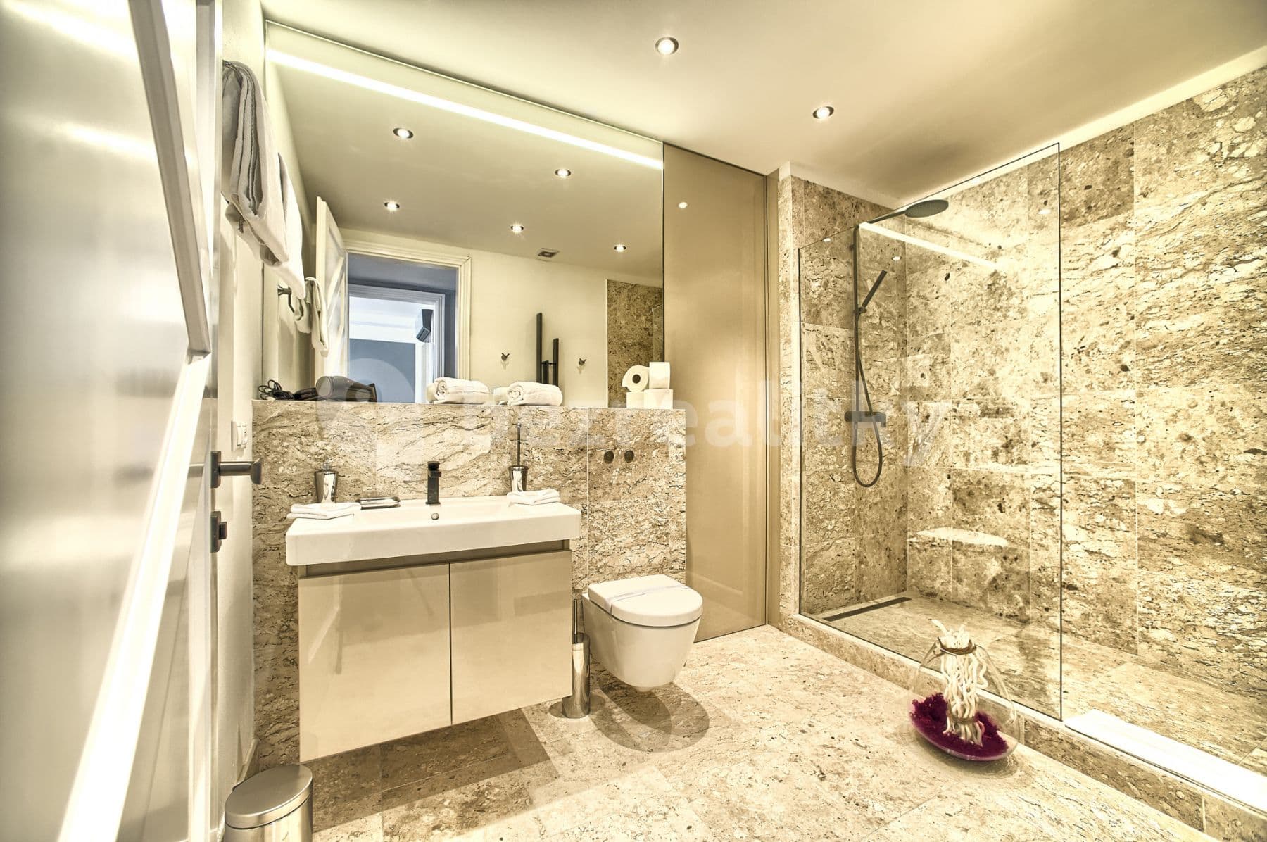 Pronájem bytu  125 m², Krocínova, Praha, Praha