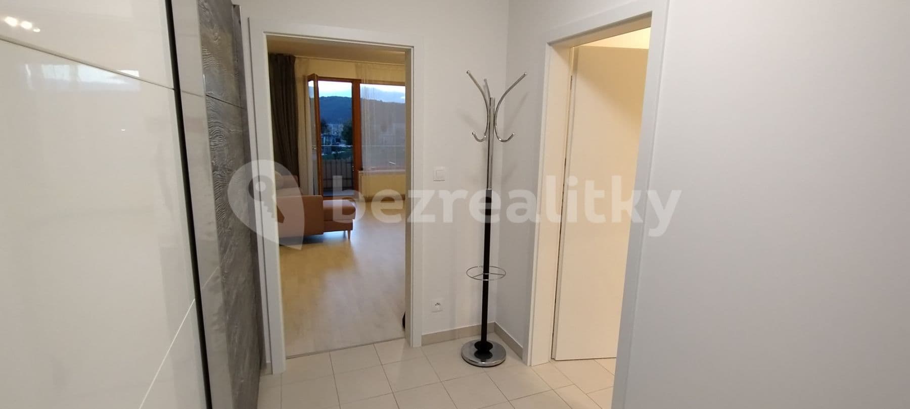 Pronájem bytu  60 m², Rorýsová, Praha, Praha