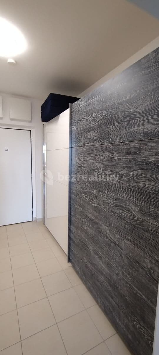 Pronájem bytu  60 m², Rorýsová, Praha, Praha