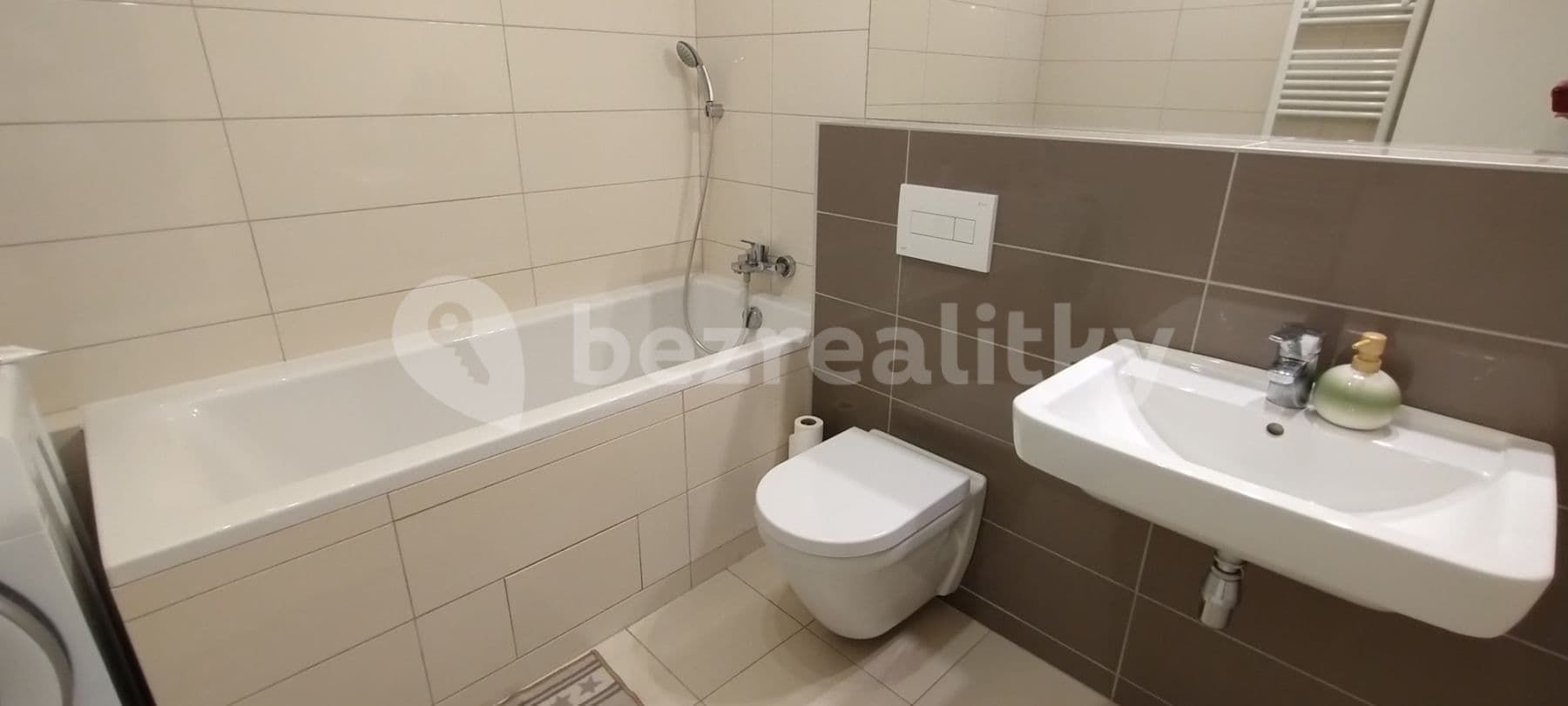 Pronájem bytu  60 m², Rorýsová, Praha, Praha
