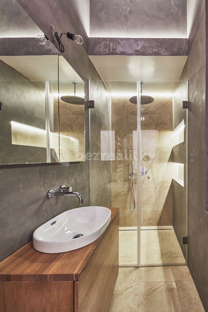 Pronájem bytu  143 m², Újezd, Praha, Praha