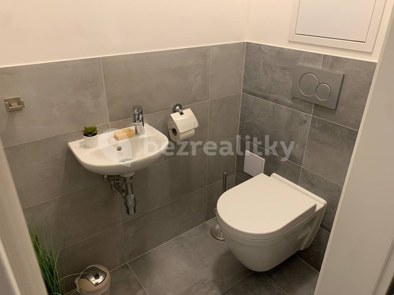 Pronájem bytu  80 m², Zapova, Praha, Praha