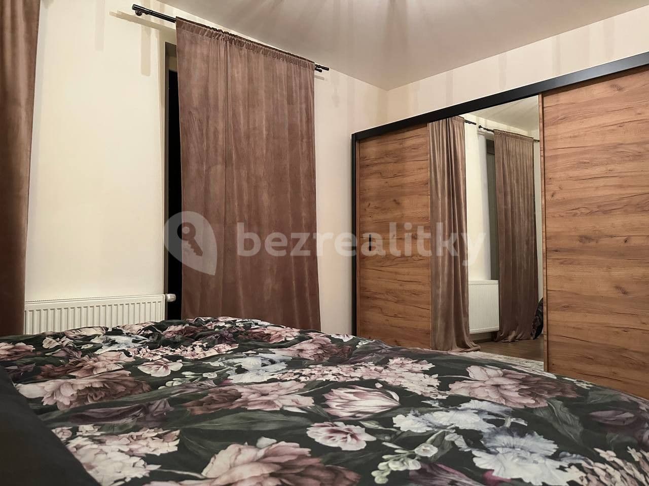 Pronájem bytu  80 m², Zapova, Praha, Praha