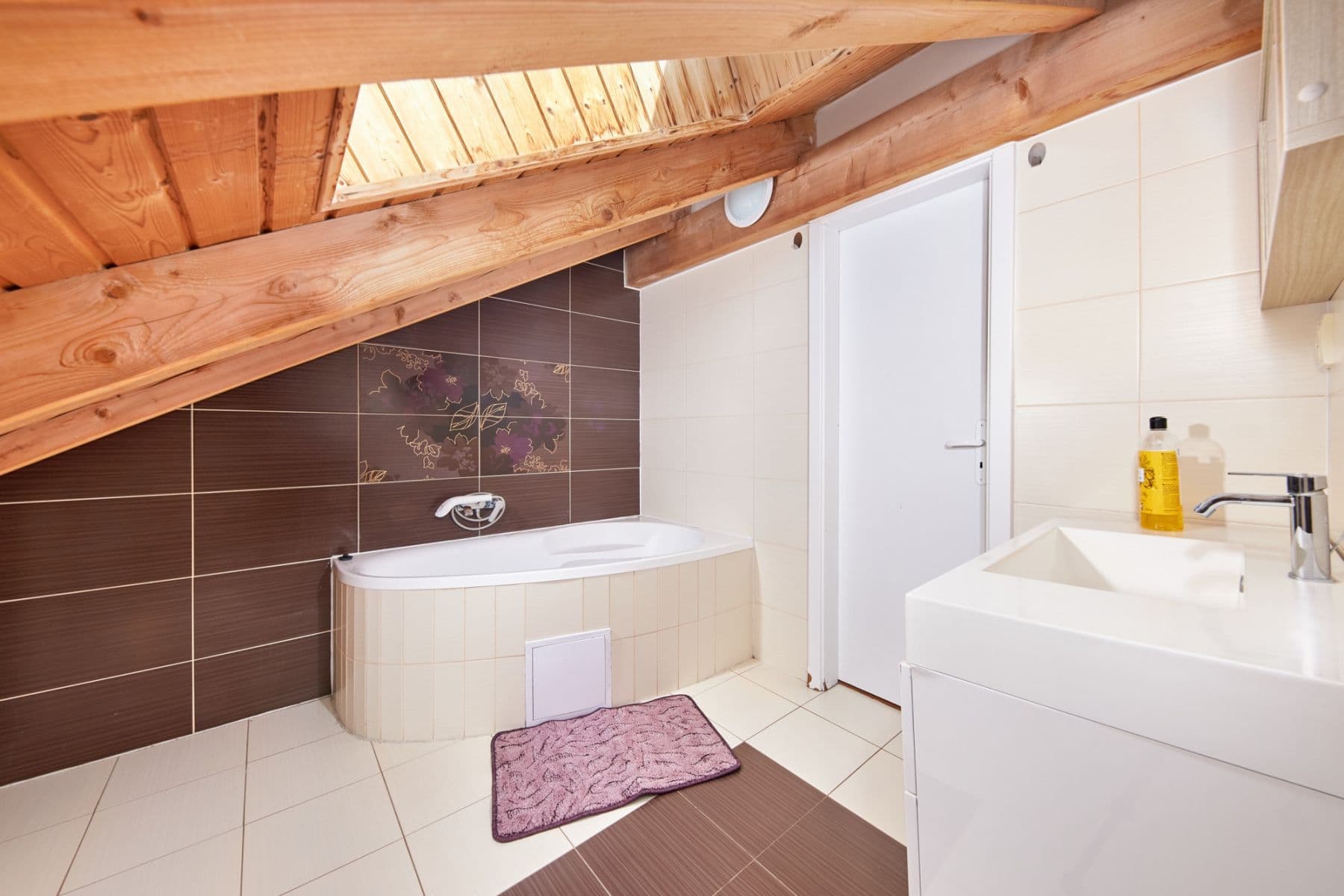 Pronájem bytu  79 m², Hradská, Vrakuňa, Bratislavský kraj