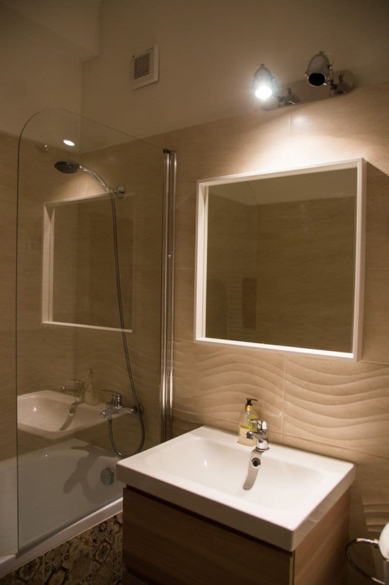 Pronájem bytu  50 m², Kúpeľná, Bratislava - mestská časť Staré Mesto, Bratislavský kraj