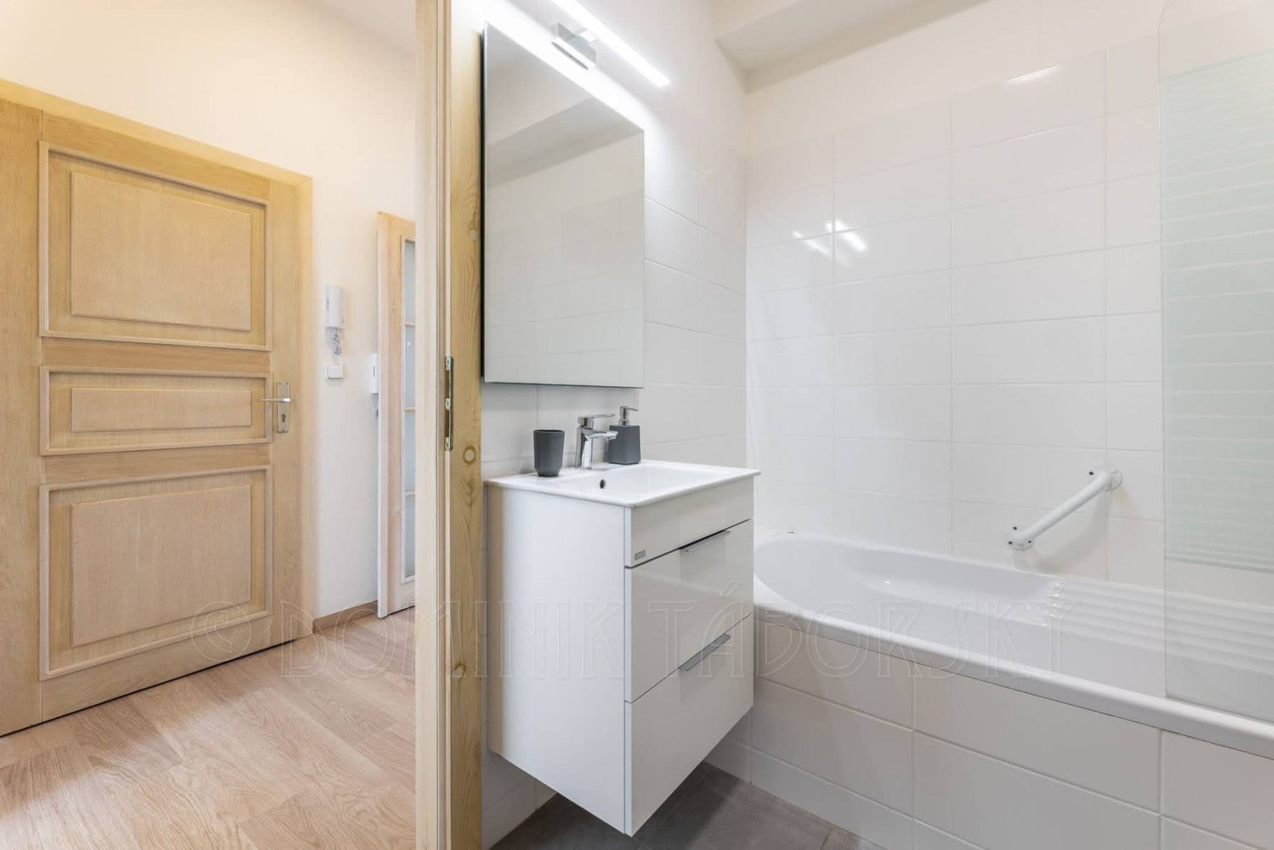 Pronájem bytu  70 m², Karlova, Praha, Praha