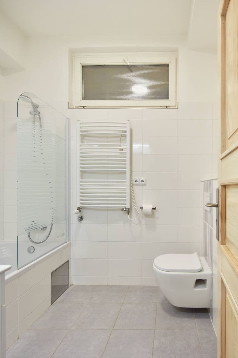 Pronájem bytu  70 m², Karlova, Praha, Praha