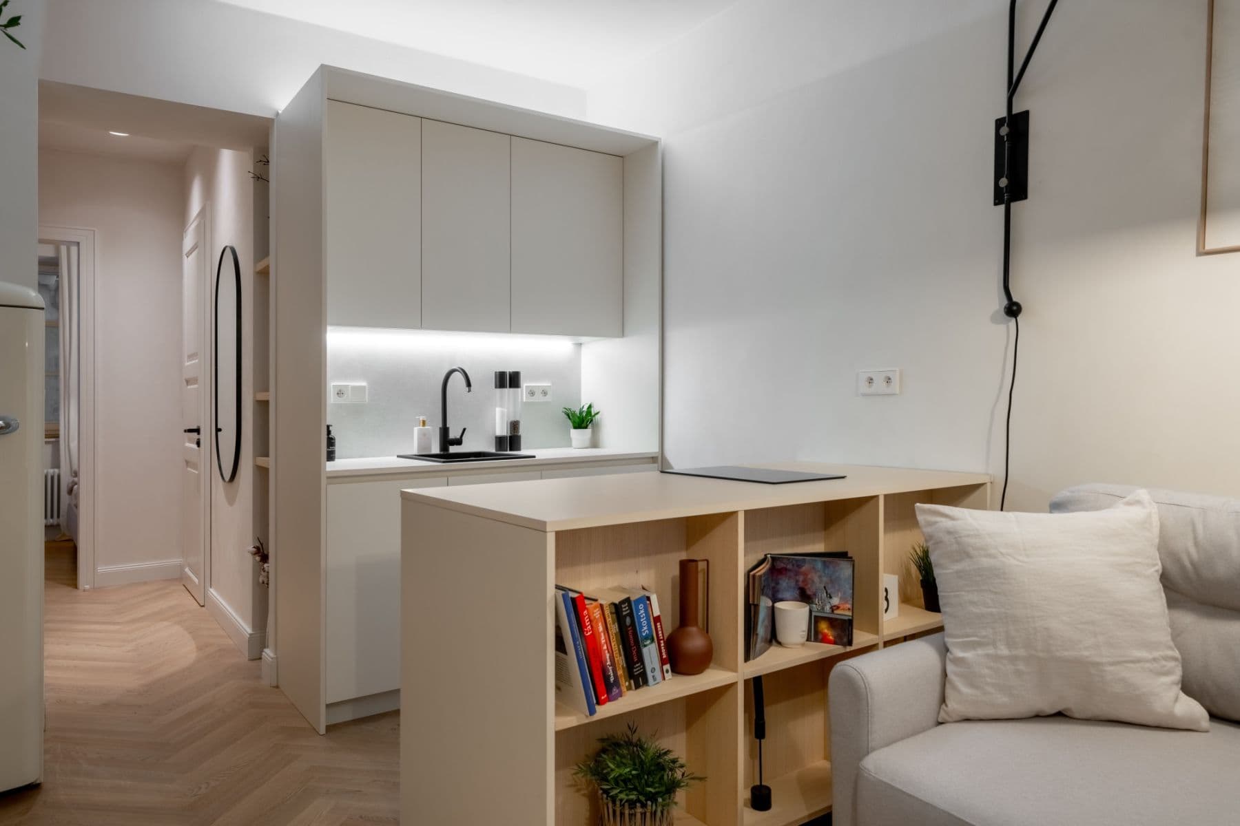 Pronájem bytu  35 m², Sevastopolská, Praha, Praha