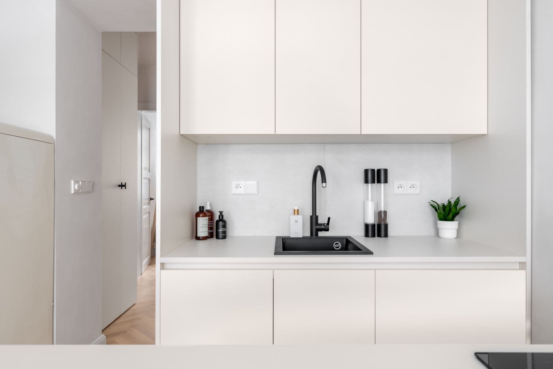 Pronájem bytu  35 m², Sevastopolská, Praha, Praha