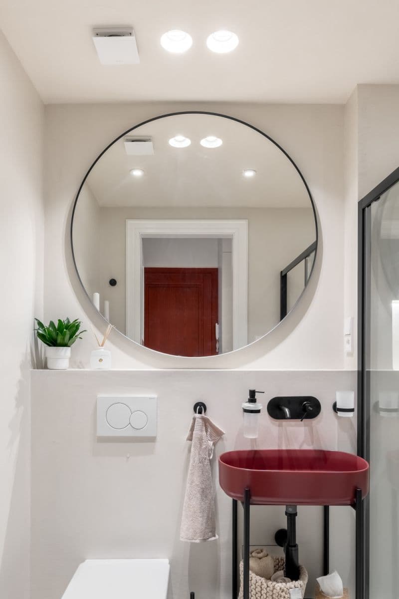 Pronájem bytu  35 m², Sevastopolská, Praha, Praha