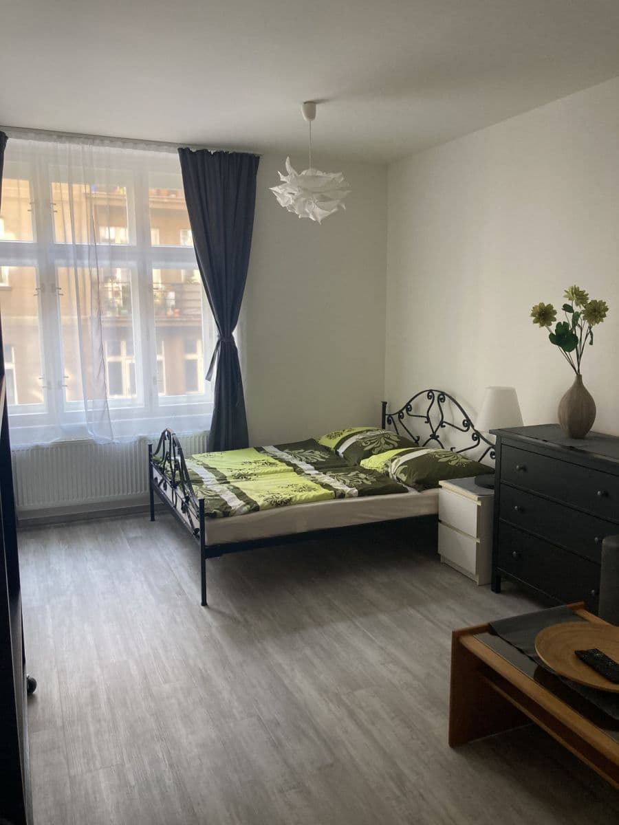 Pronájem bytu  56 m², Slovinská, Praha, Praha