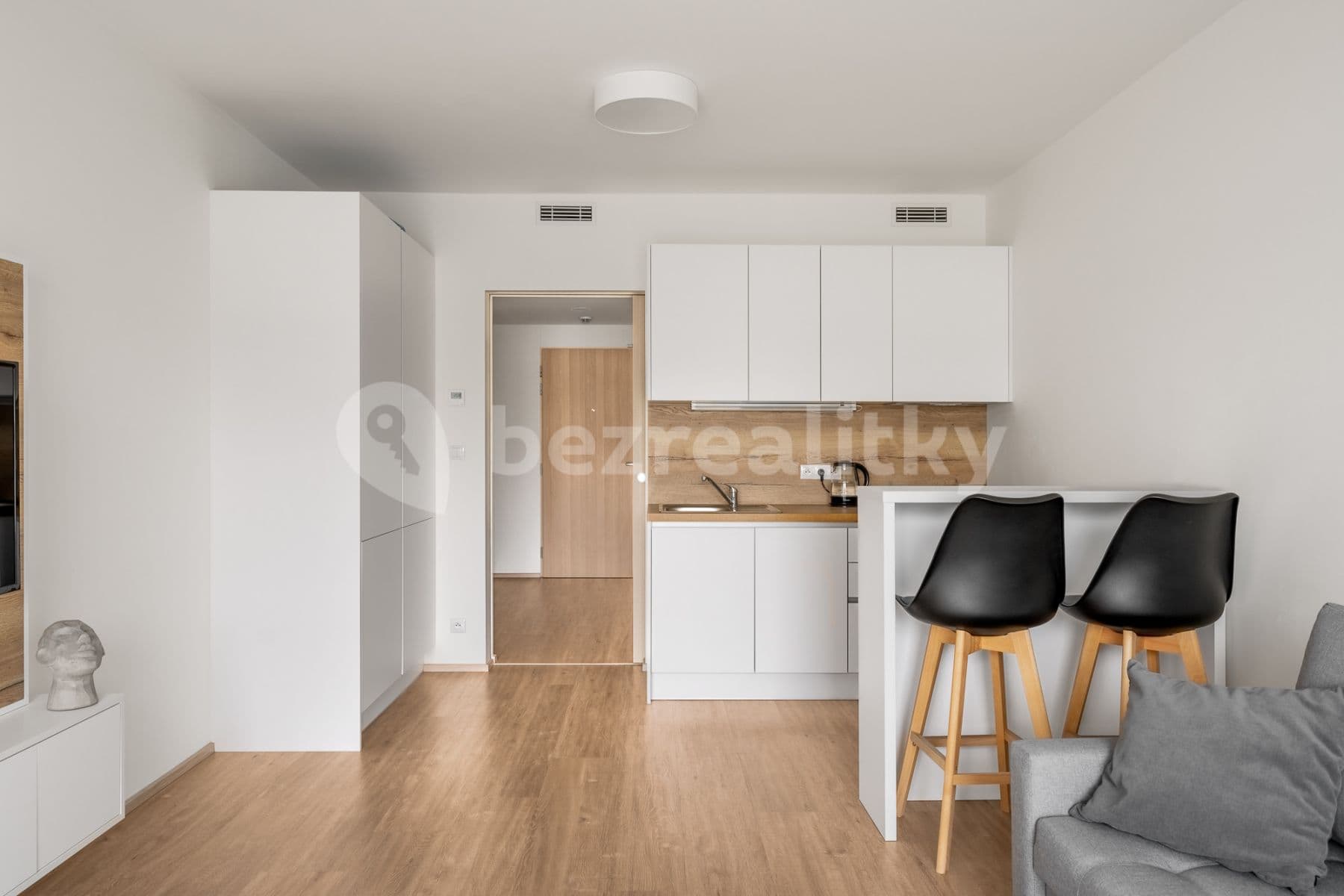 Pronájem bytu  34 m², Kurta Konráda, Praha, Praha