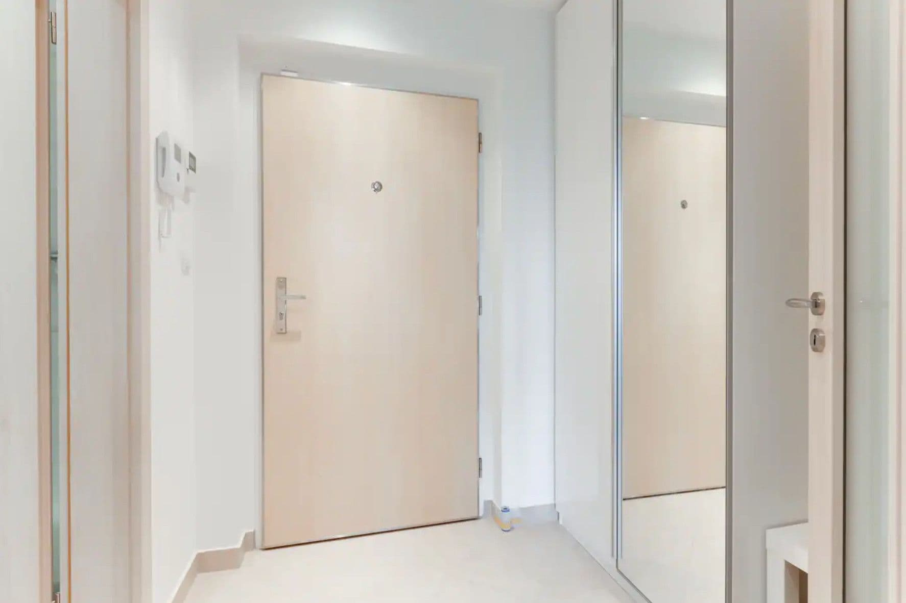 Pronájem bytu  32 m², Olšanská, Praha, Praha