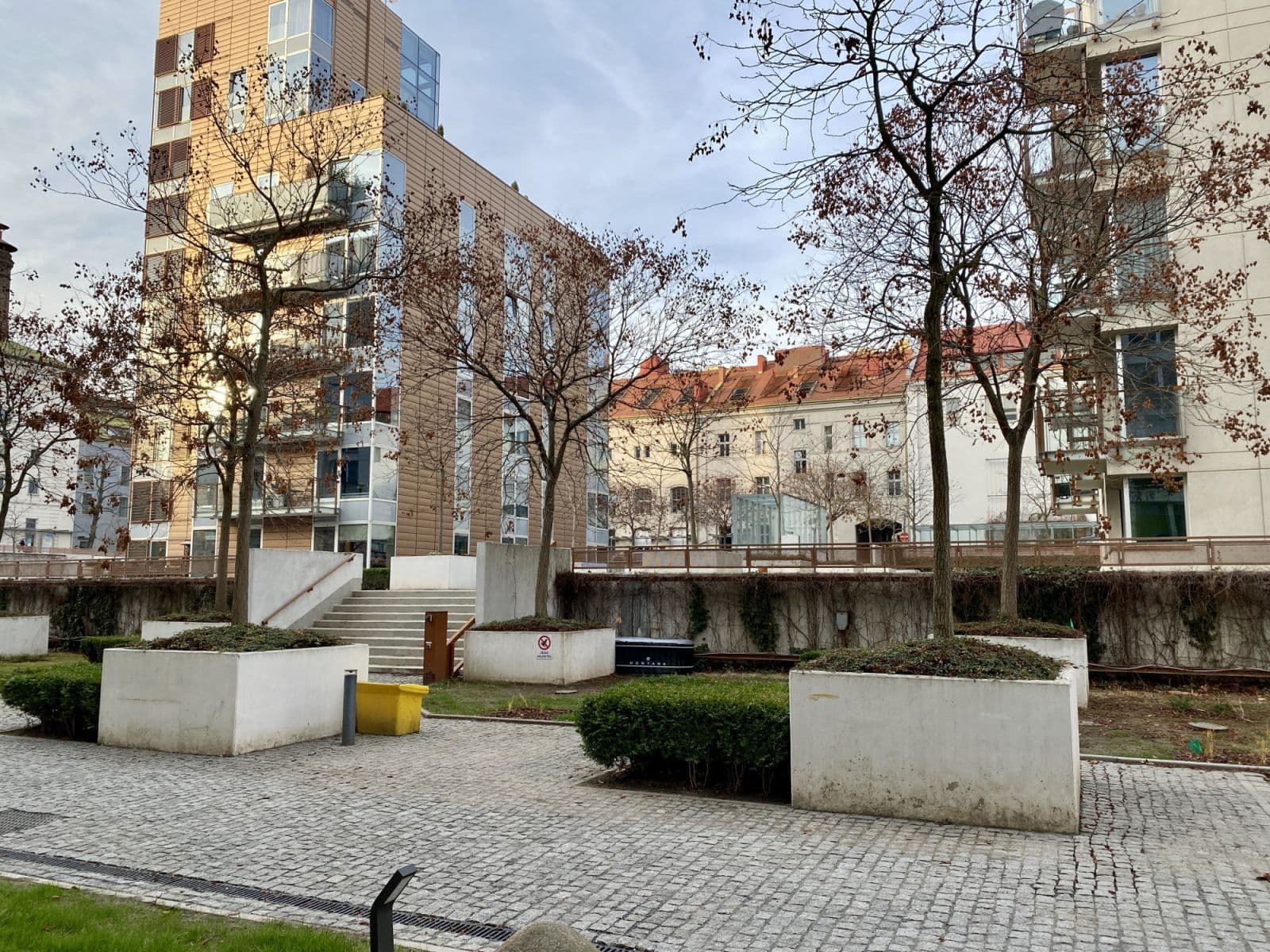 Pronájem bytu  29 m², Korunní, Praha, Praha