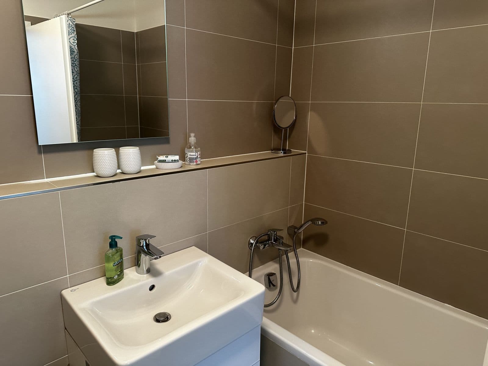Pronájem bytu  37 m², Učňovská, Praha, Praha