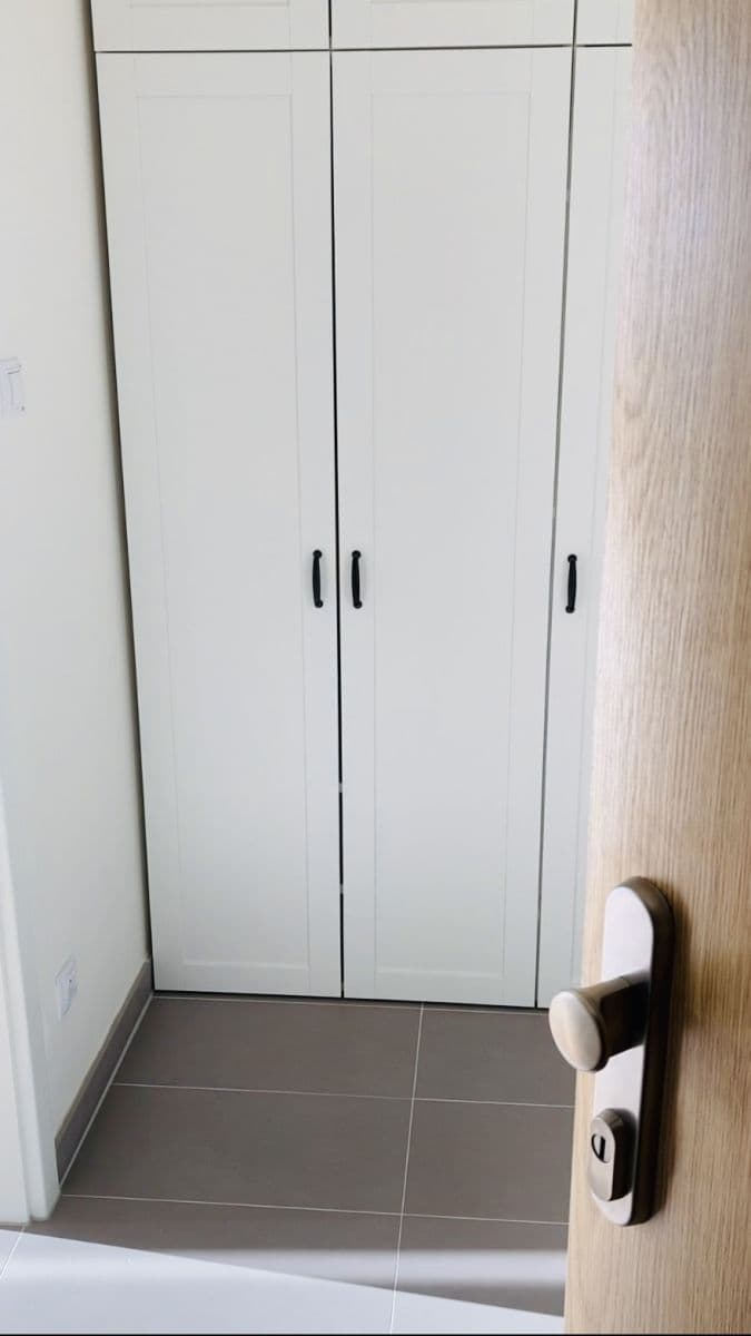 Pronájem bytu  37 m², Učňovská, Praha, Praha