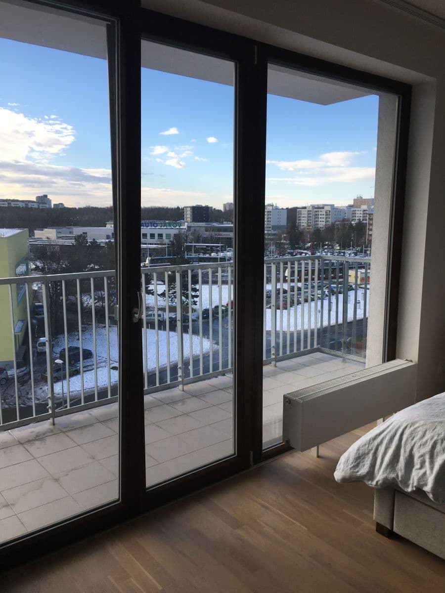 Pronájem bytu  37 m², Učňovská, Praha, Praha