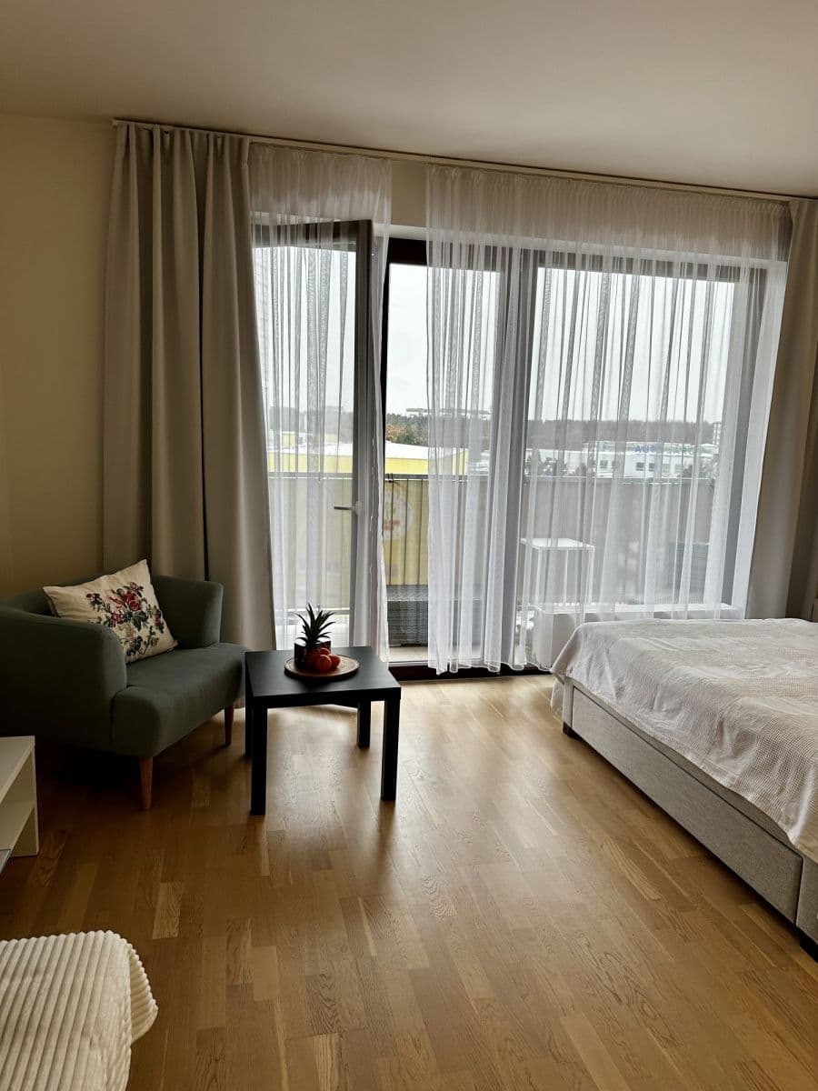 Pronájem bytu  37 m², Učňovská, Praha, Praha
