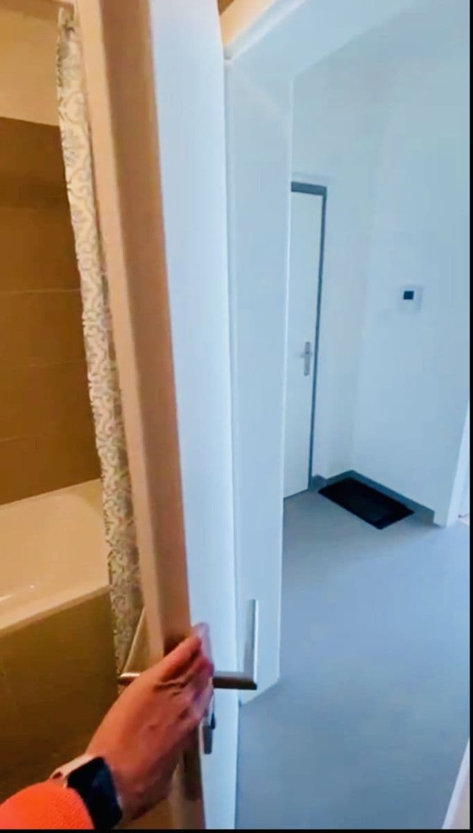 Pronájem bytu  37 m², Učňovská, Praha, Praha
