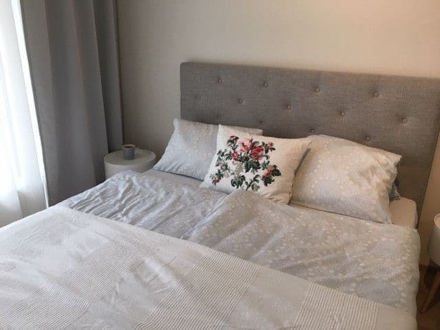 Pronájem bytu  37 m², Učňovská, Praha, Praha