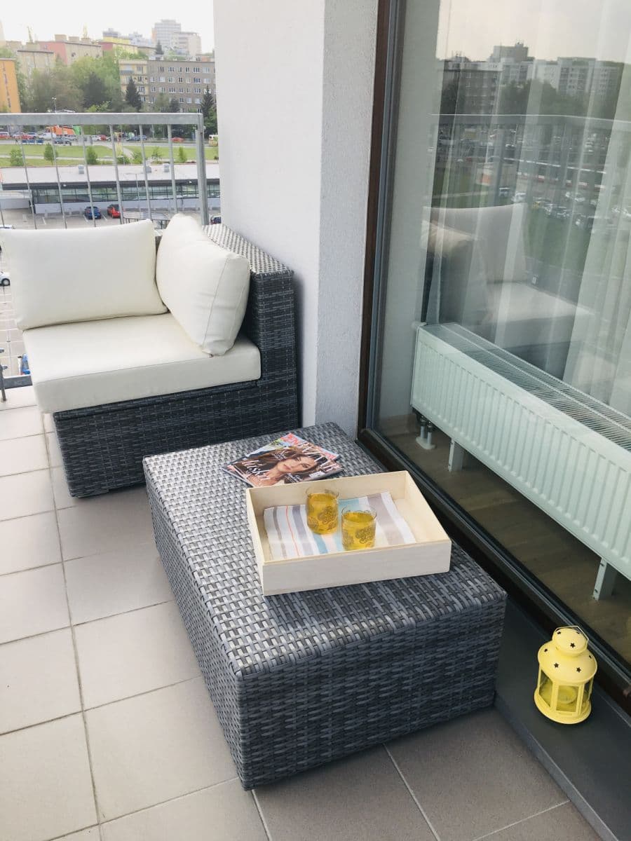 Pronájem bytu  37 m², Učňovská, Praha, Praha