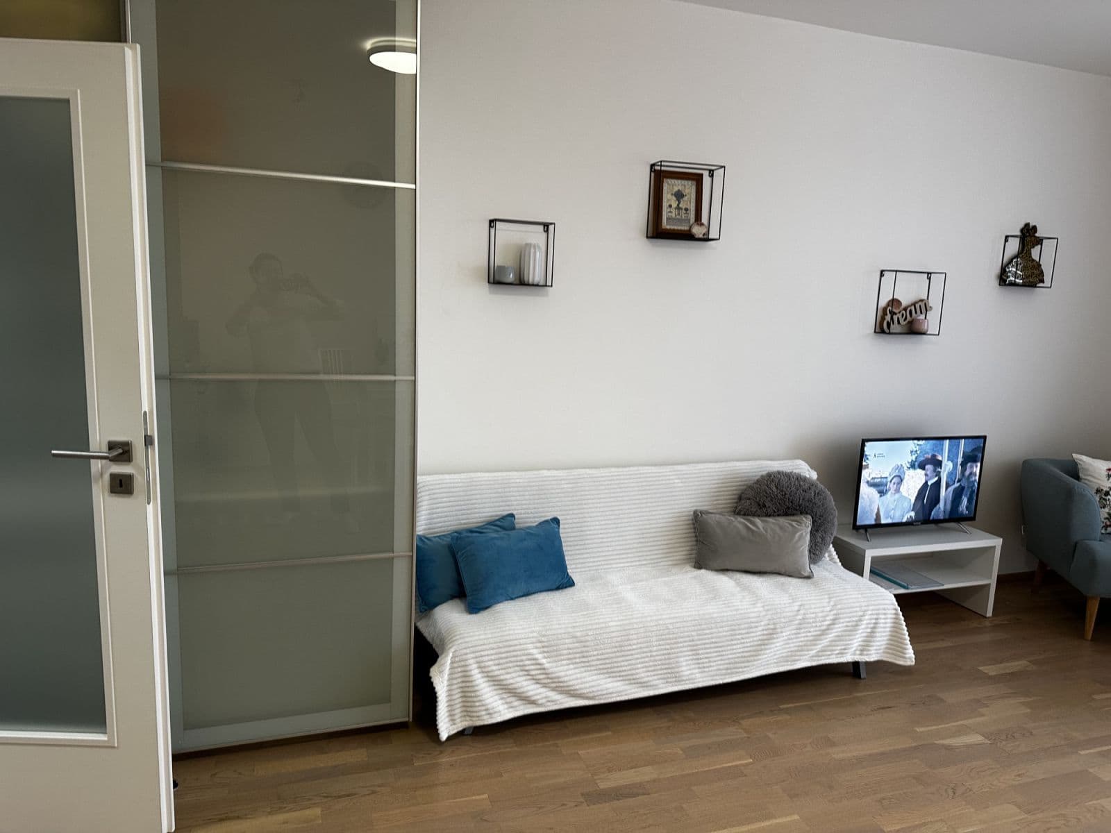 Pronájem bytu  37 m², Učňovská, Praha, Praha