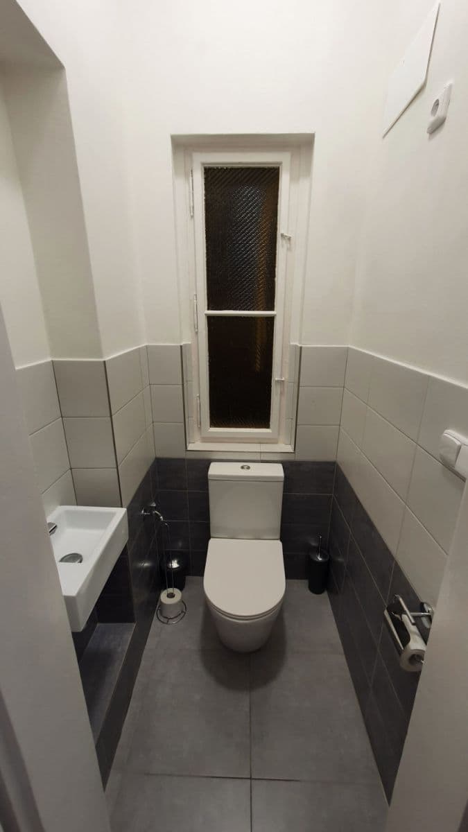 Pronájem bytu  65 m², Tyršova, Praha, Praha