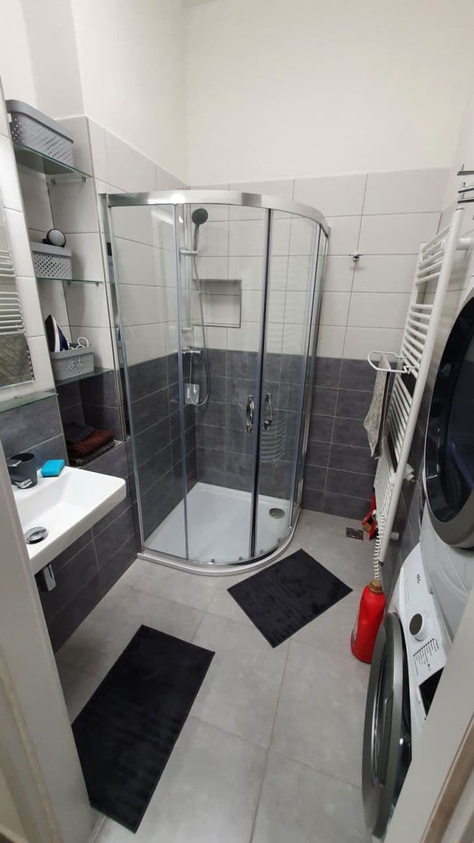 Pronájem bytu  65 m², Tyršova, Praha, Praha