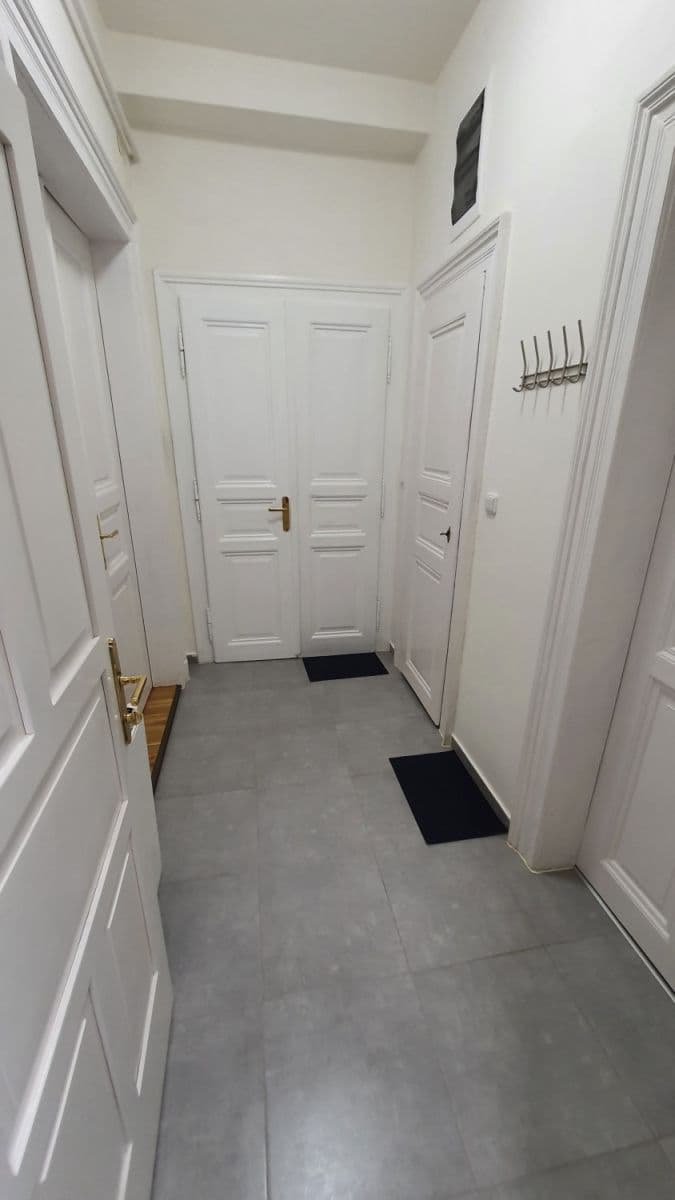 Pronájem bytu  65 m², Tyršova, Praha, Praha