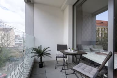 Pronájem bytu  35 m², Hlaváčkova, Praha, Praha