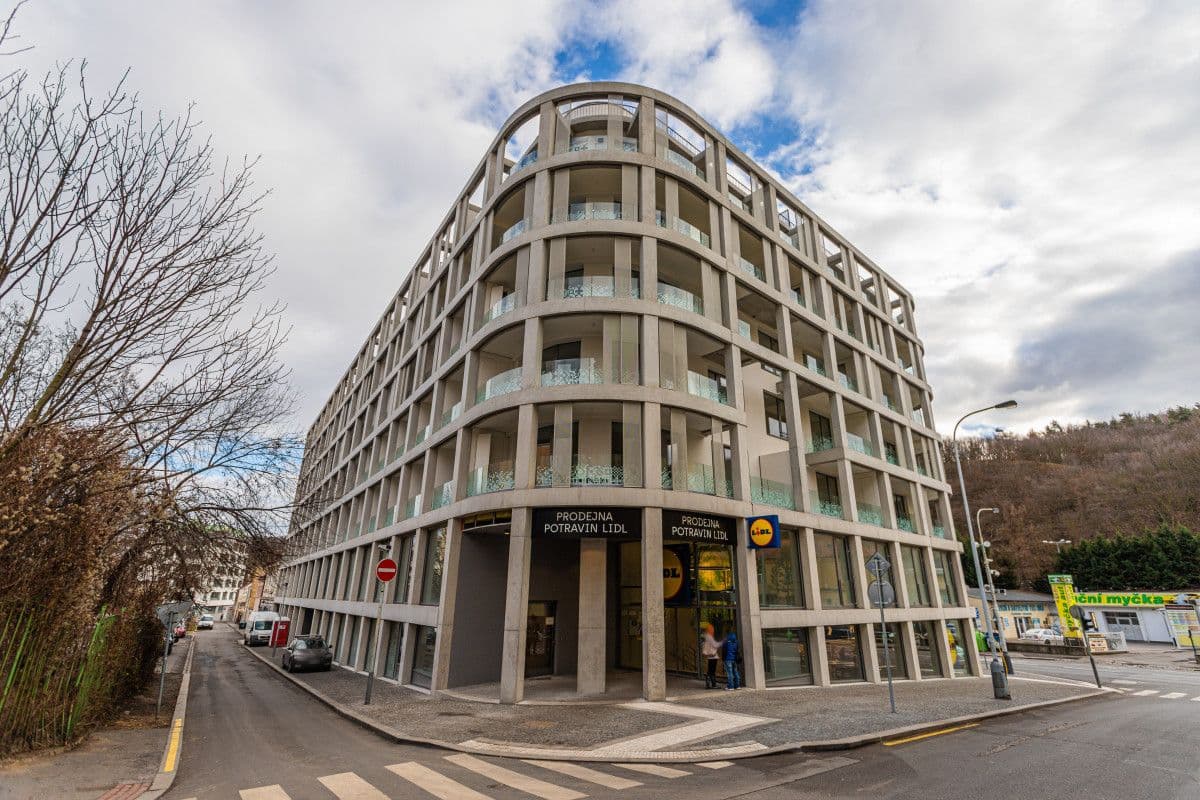 Pronájem bytu  35 m², Hlaváčkova, Praha, Praha