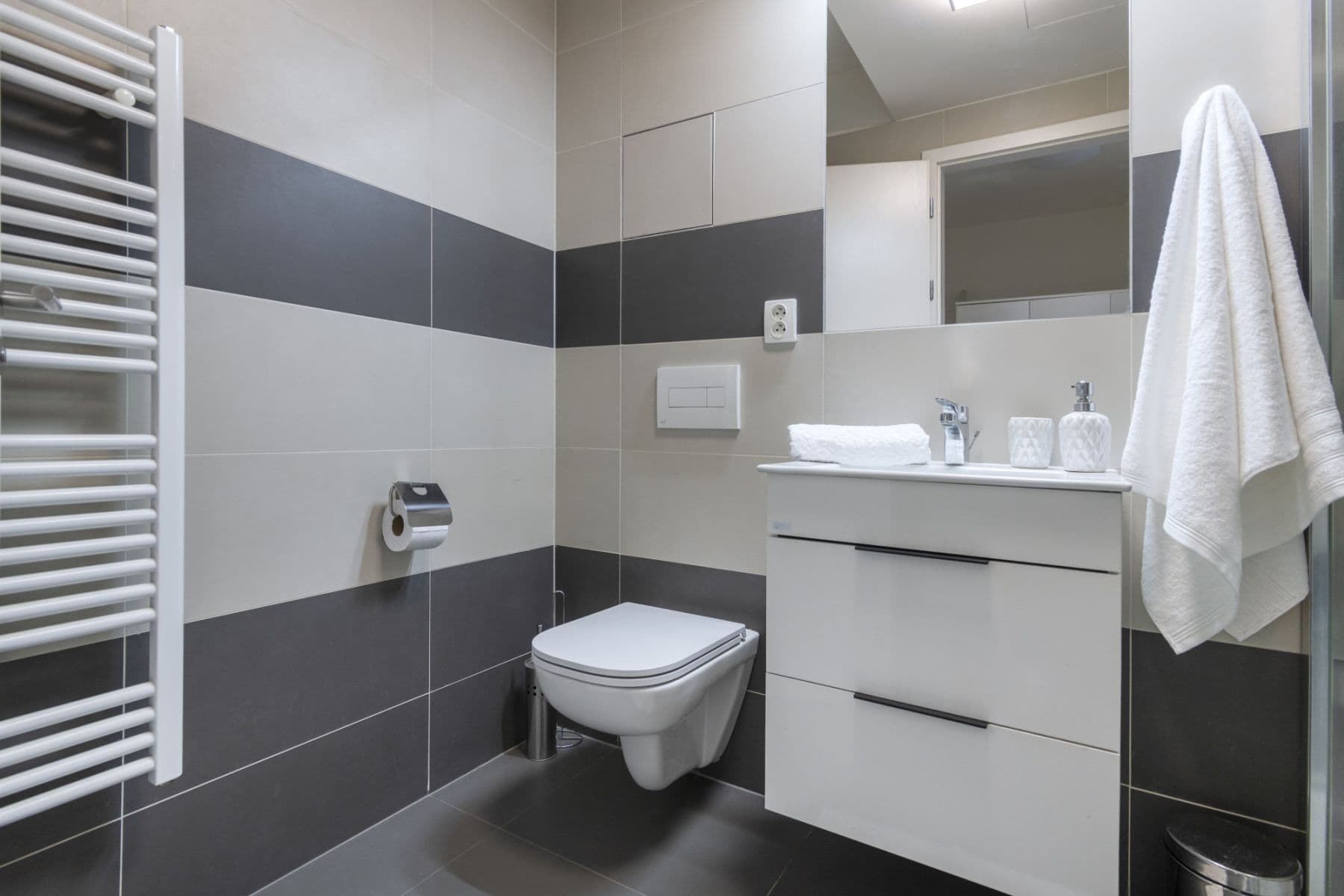 Pronájem bytu  35 m², Hlaváčkova, Praha, Praha