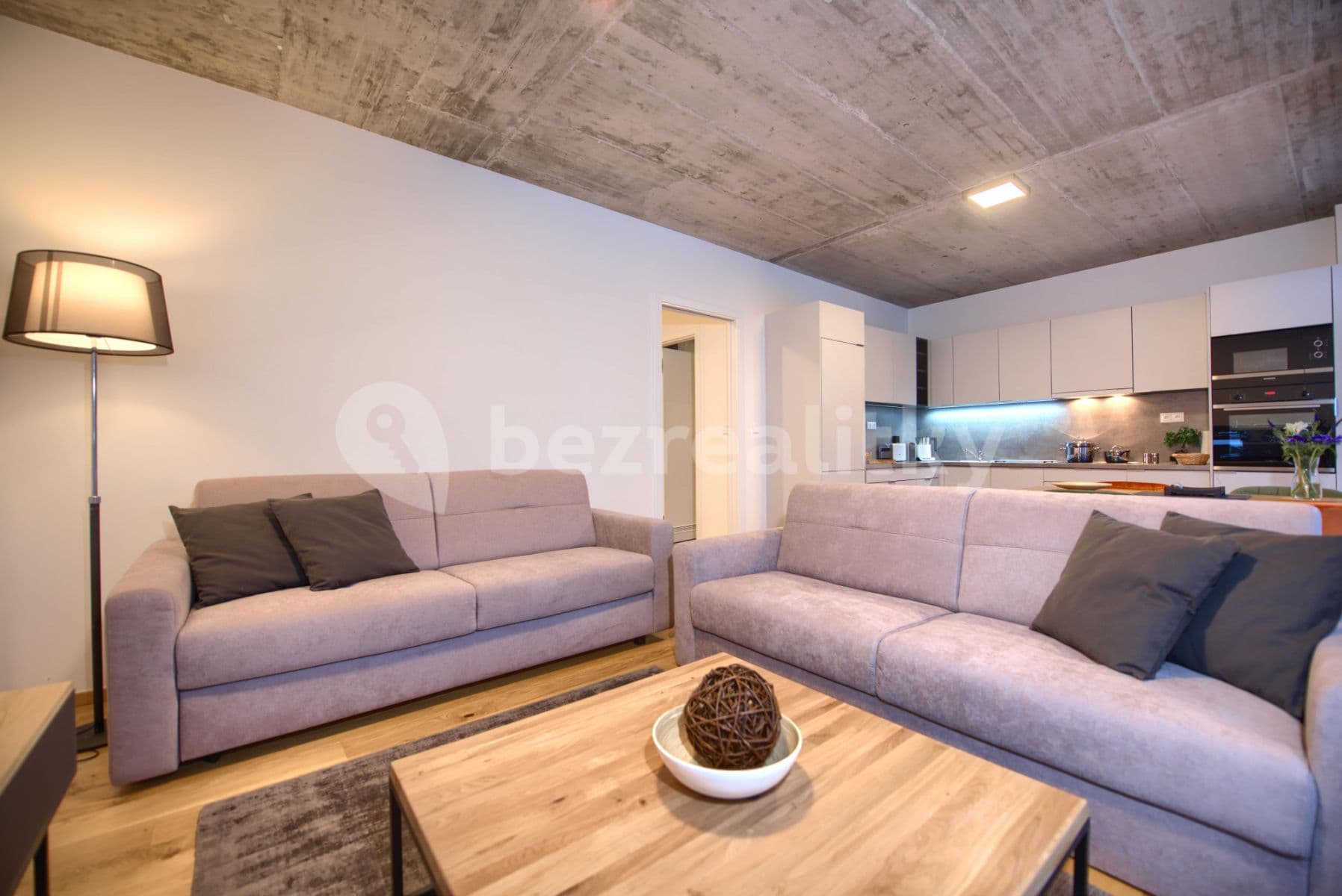 Pronájem bytu  90 m², Soukenická, Praha, Praha
