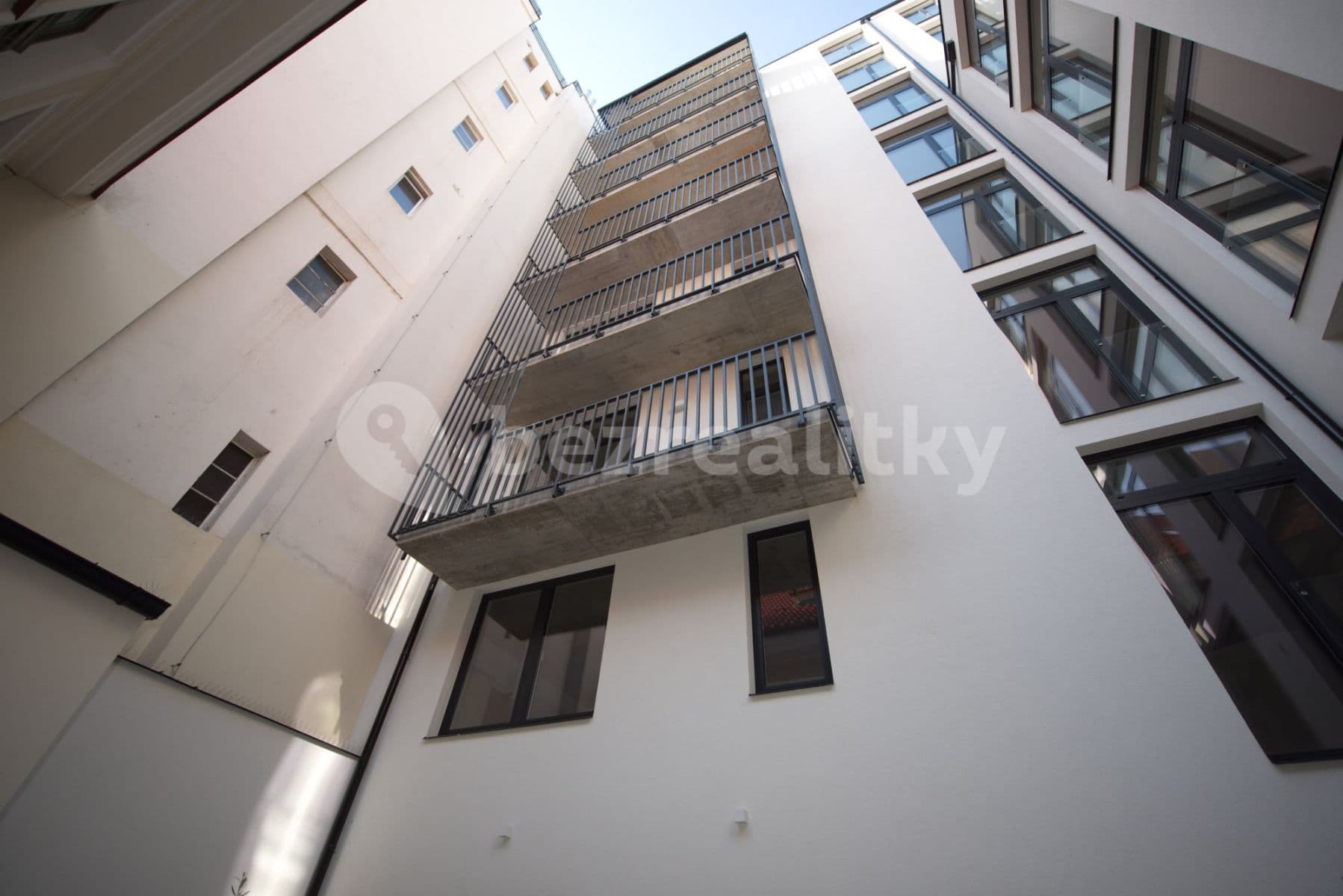 Pronájem bytu  90 m², Soukenická, Praha, Praha