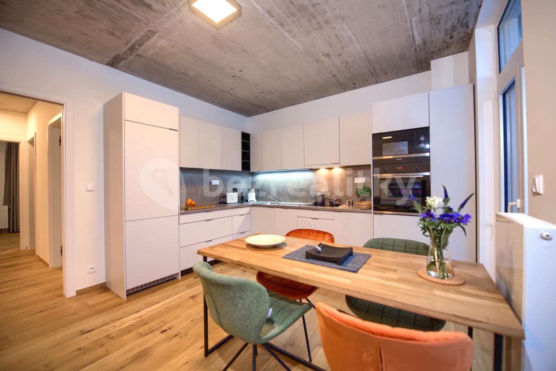 Pronájem bytu  90 m², Soukenická, Praha, Praha