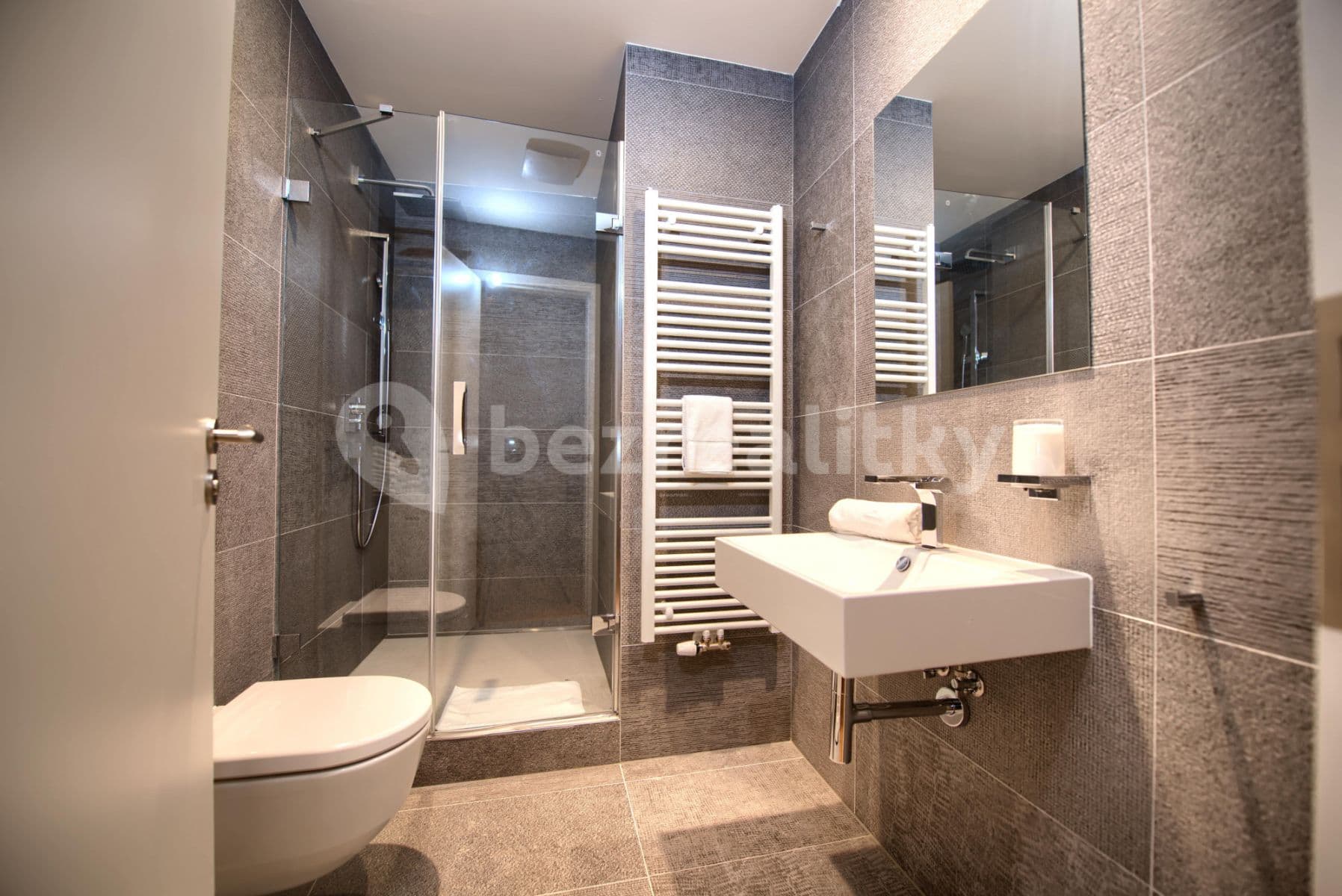 Pronájem bytu  90 m², Soukenická, Praha, Praha