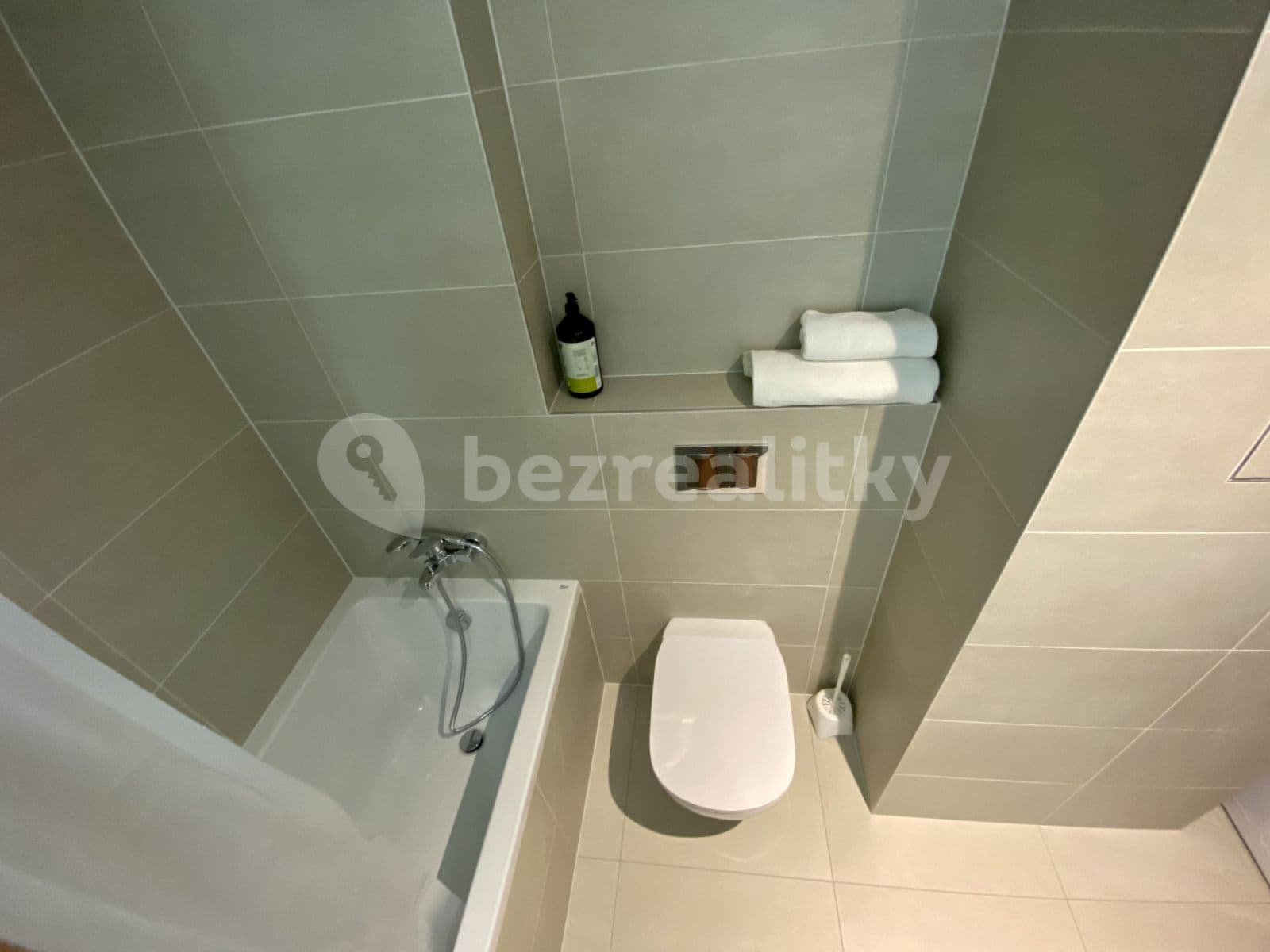 Pronájem bytu  32 m², U Průhonu b, Praha, Praha