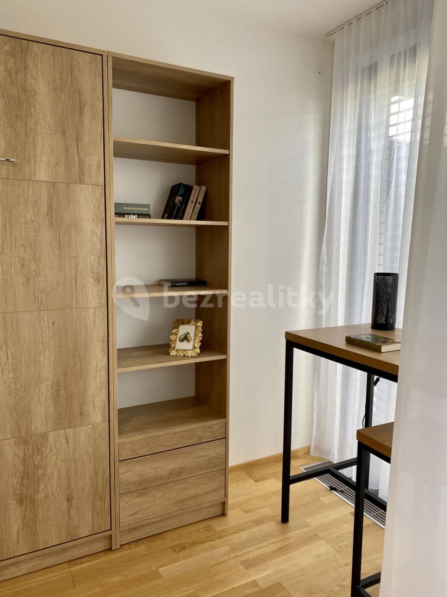 Pronájem bytu  32 m², U Průhonu b, Praha, Praha