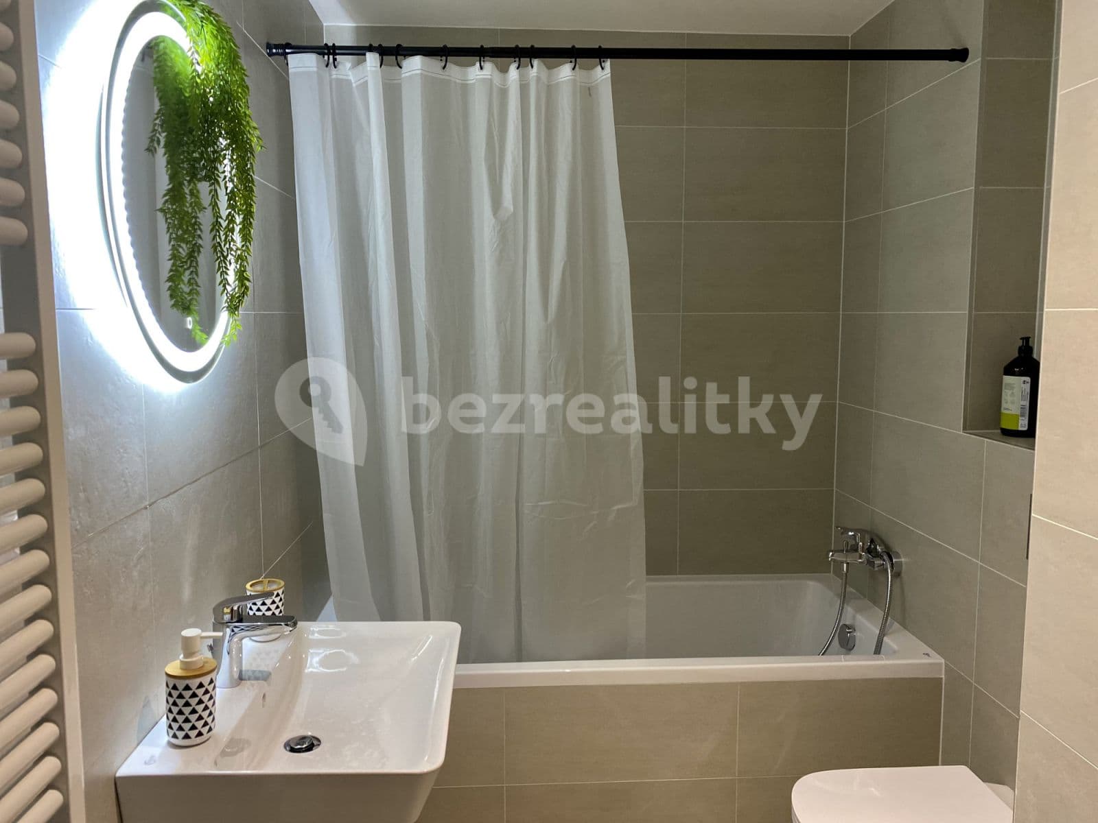 Pronájem bytu  32 m², U Průhonu b, Praha, Praha