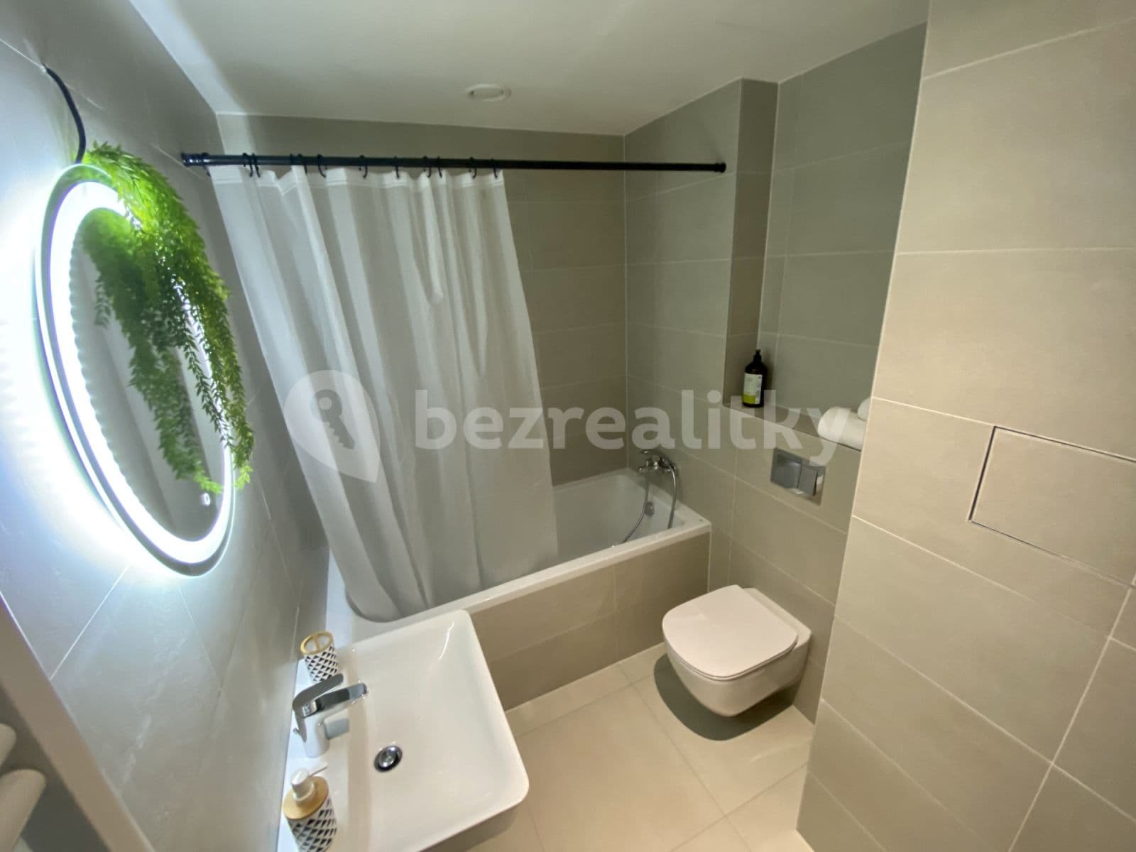 Pronájem bytu  32 m², U Průhonu b, Praha, Praha
