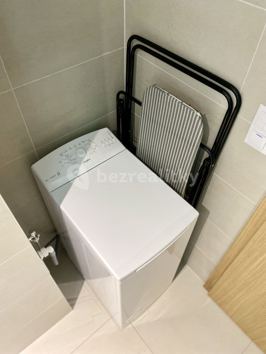 Pronájem bytu  32 m², U Průhonu b, Praha, Praha