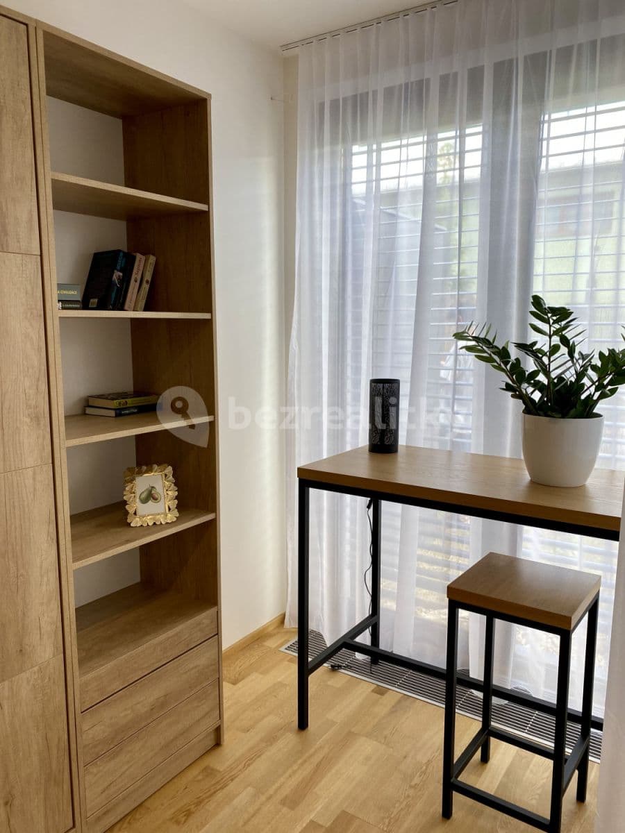 Pronájem bytu  32 m², U Průhonu b, Praha, Praha