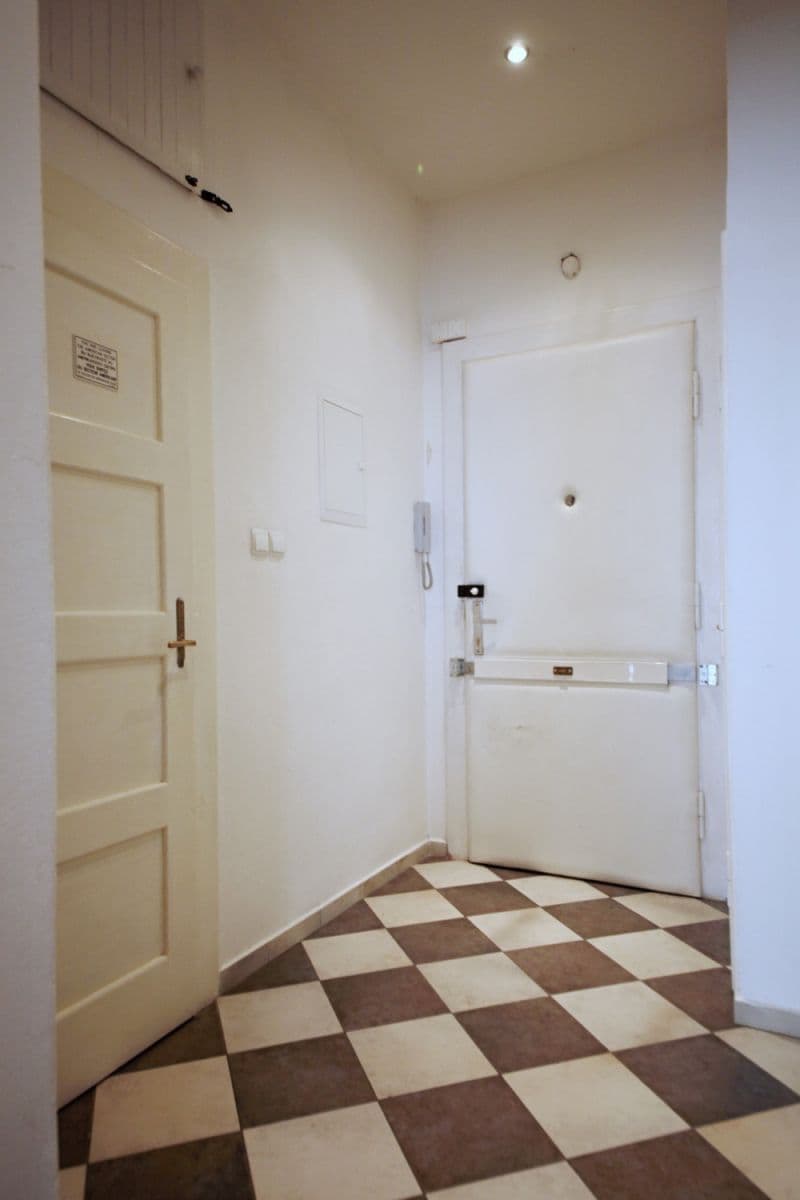 Pronájem bytu  50 m², Čajkovského, Praha, Praha