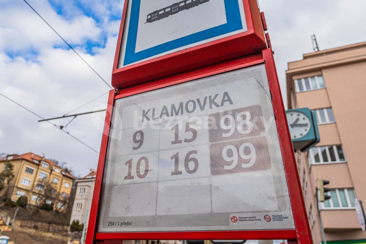 Pronájem bytu  35 m², Hlaváčkova, Praha, Praha