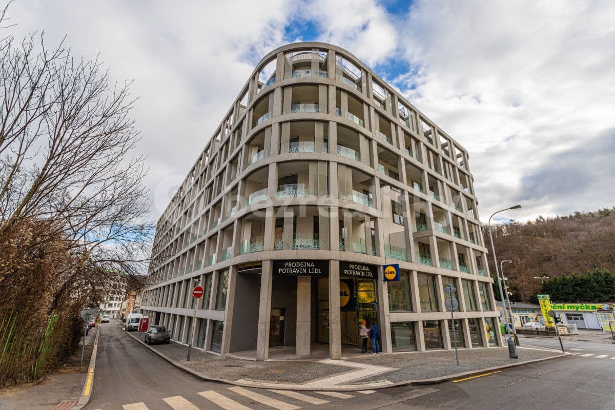 Pronájem bytu  35 m², Hlaváčkova, Praha, Praha