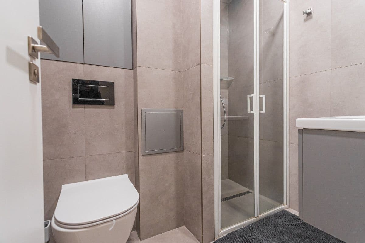 Pronájem bytu  25 m², Stroupežnického, Praha, Praha