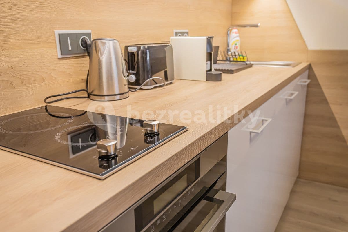 Pronájem bytu  25 m², Stroupežnického, Praha, Praha