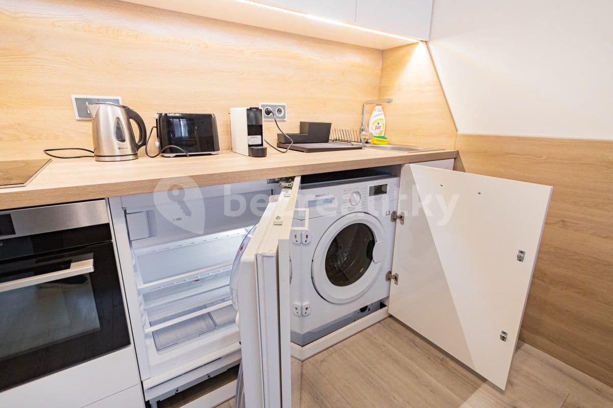 Pronájem bytu  25 m², Stroupežnického, Praha, Praha