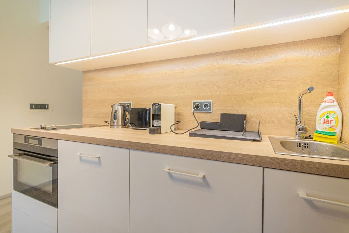 Pronájem bytu  25 m², Stroupežnického, Praha, Praha
